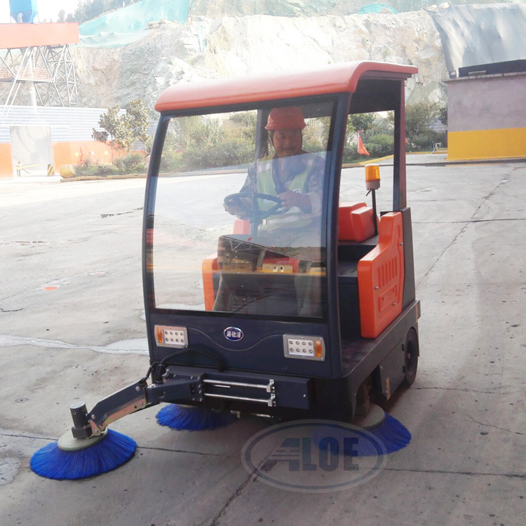 清掃車廠家,工業(yè)掃地機(jī)生